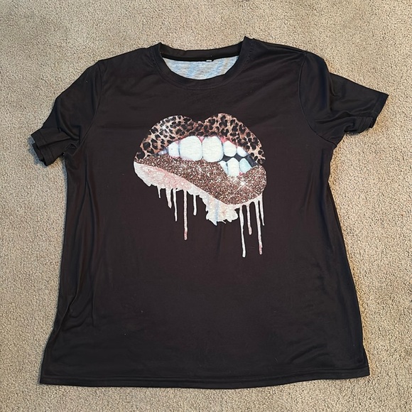 Women’s shirt bundle size large - Picture 2 of 7